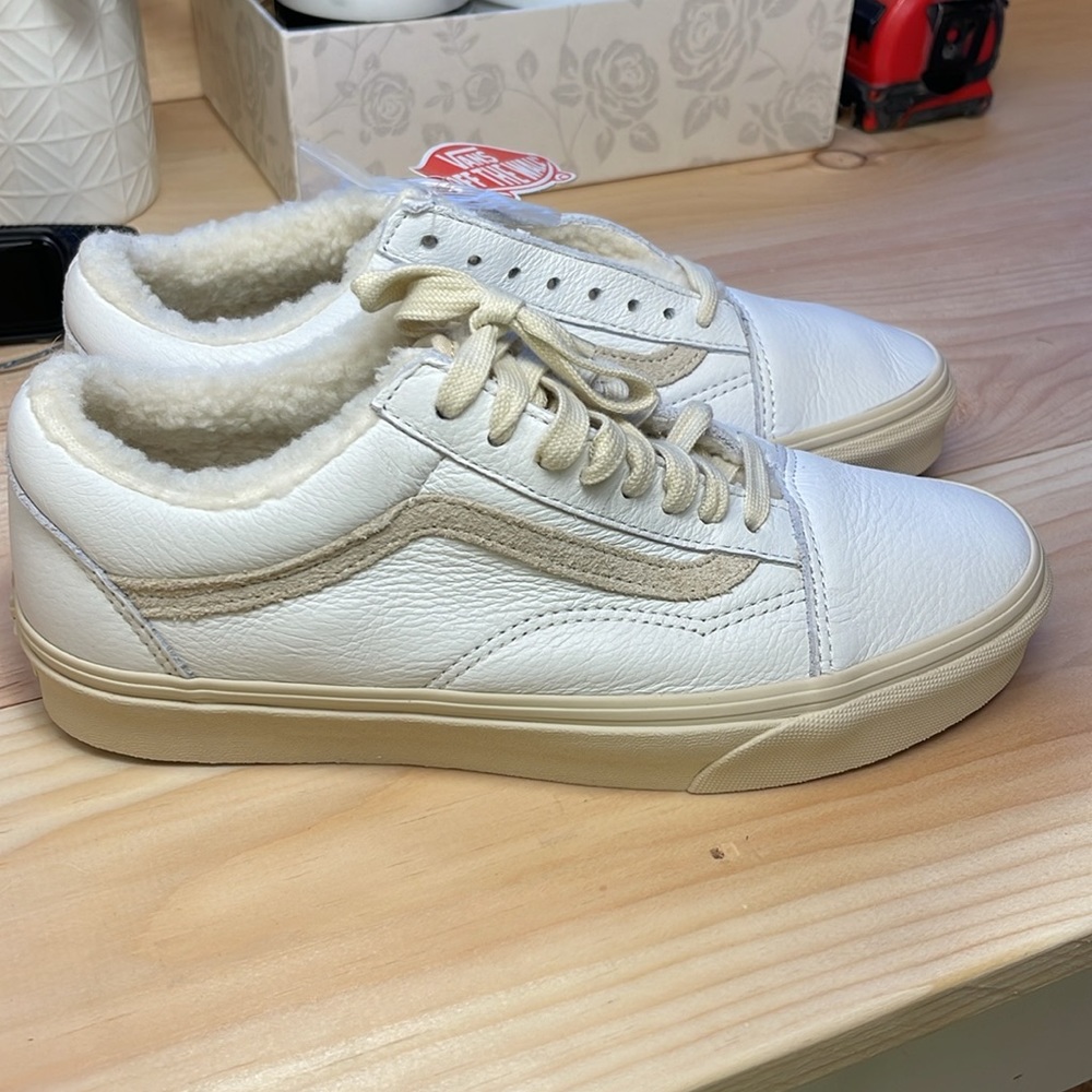 NWT Vans Faux fur Lined White Leather Sneakers